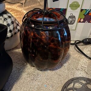Scentsy Amber and Black Glass Pumpkin Warmer